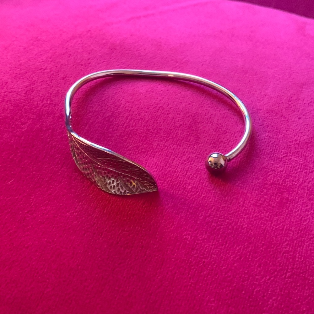 Silver-tone leaf bracelet
